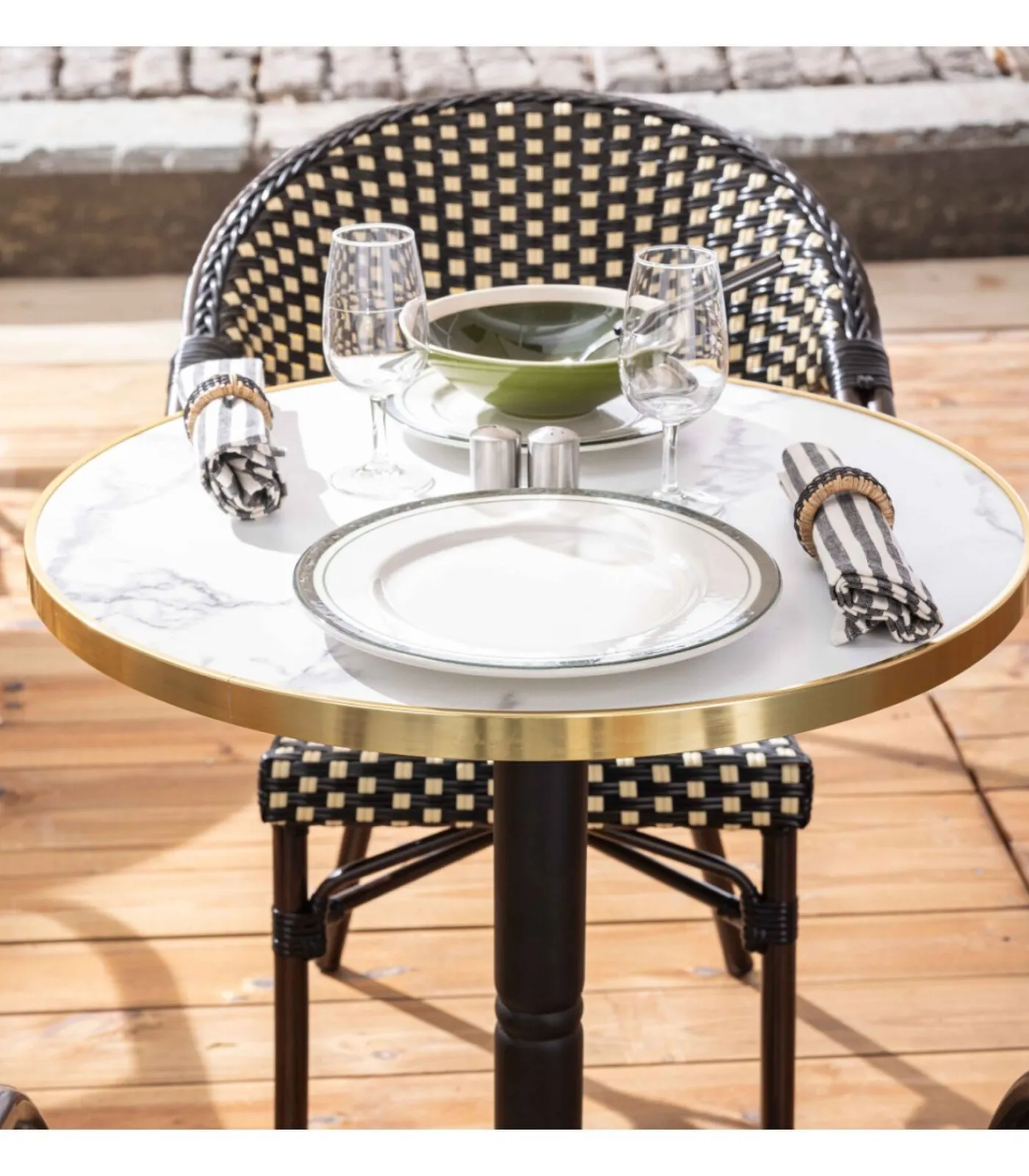 Outlet 60 cm witte marmeren verstelbare terrastafel en 2 zwarte stoelen Tuinmeubelen