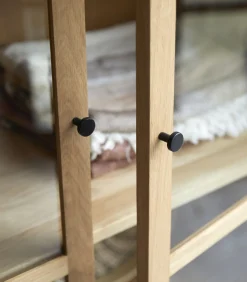 Sale Babeth - Hoge vitrinekast van massief eikenhout Meubels