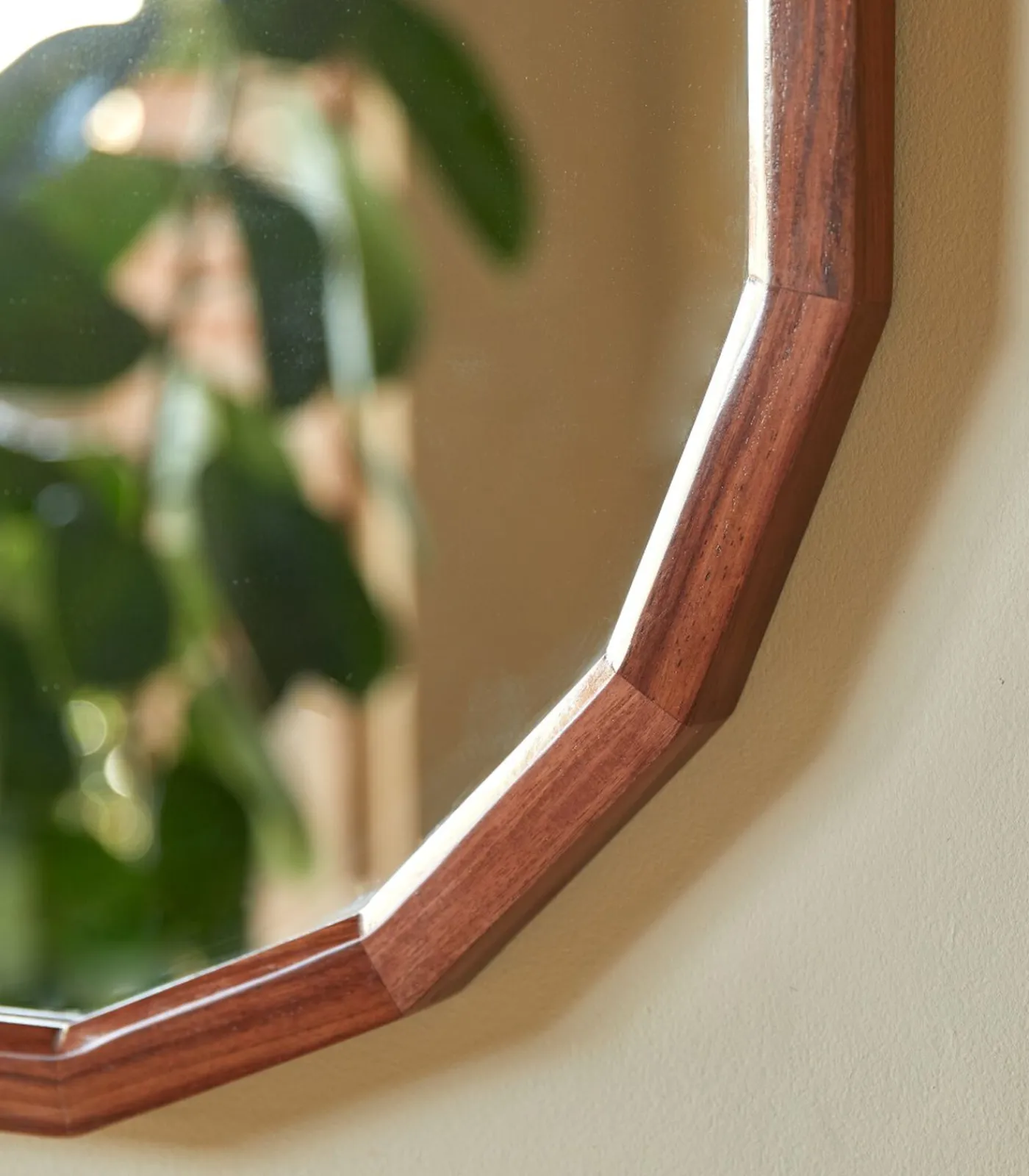 Decoratieve spiegel in massief palissanderhout 80x70 cm Jade Spiegels