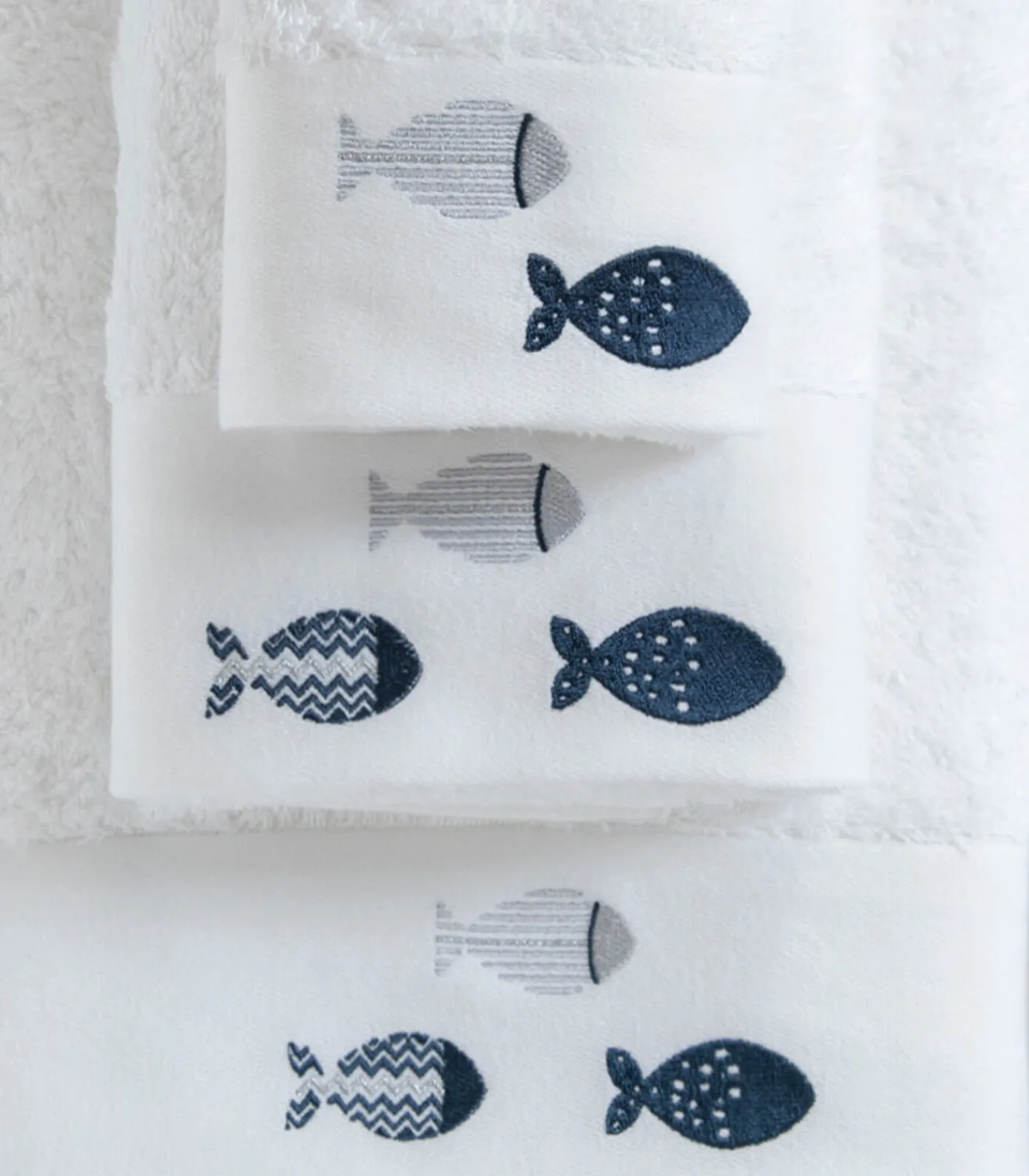 Clearance Geborduurde badhanddoek Delmy 85x150 cm Wit Handdoeken