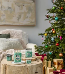 Hot Geurkaars Holiday Winterfest Signature Medium Jar Kaarsen & Kaarshouders