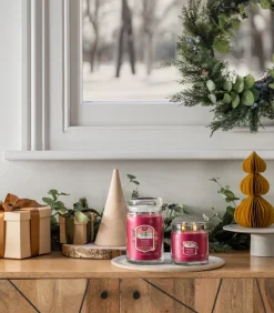 Hot Geurkaars Santa on Skis Signature Medium Jar Kaarsen & Kaarshouders