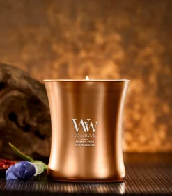 Online Geurkaars Volcanic Orris Medium Candle Kaarsen & Kaarshouders