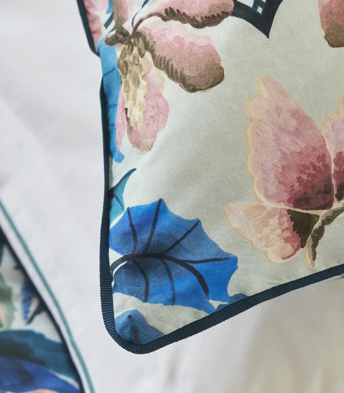 Hot Ikebana Damask - Kussensloop in katoen perkal met print Kussenslopen