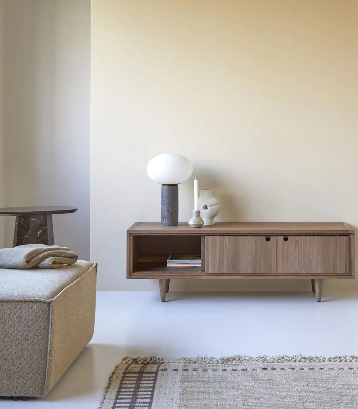 Outlet Jonàk - Tv-meubel van massief notenhout 140 cm Meubels