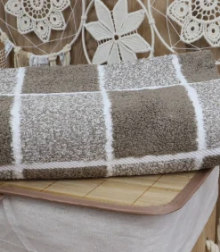 Outlet Lichtroze katoenen geruite handdoek 50x100 cm Handdoeken