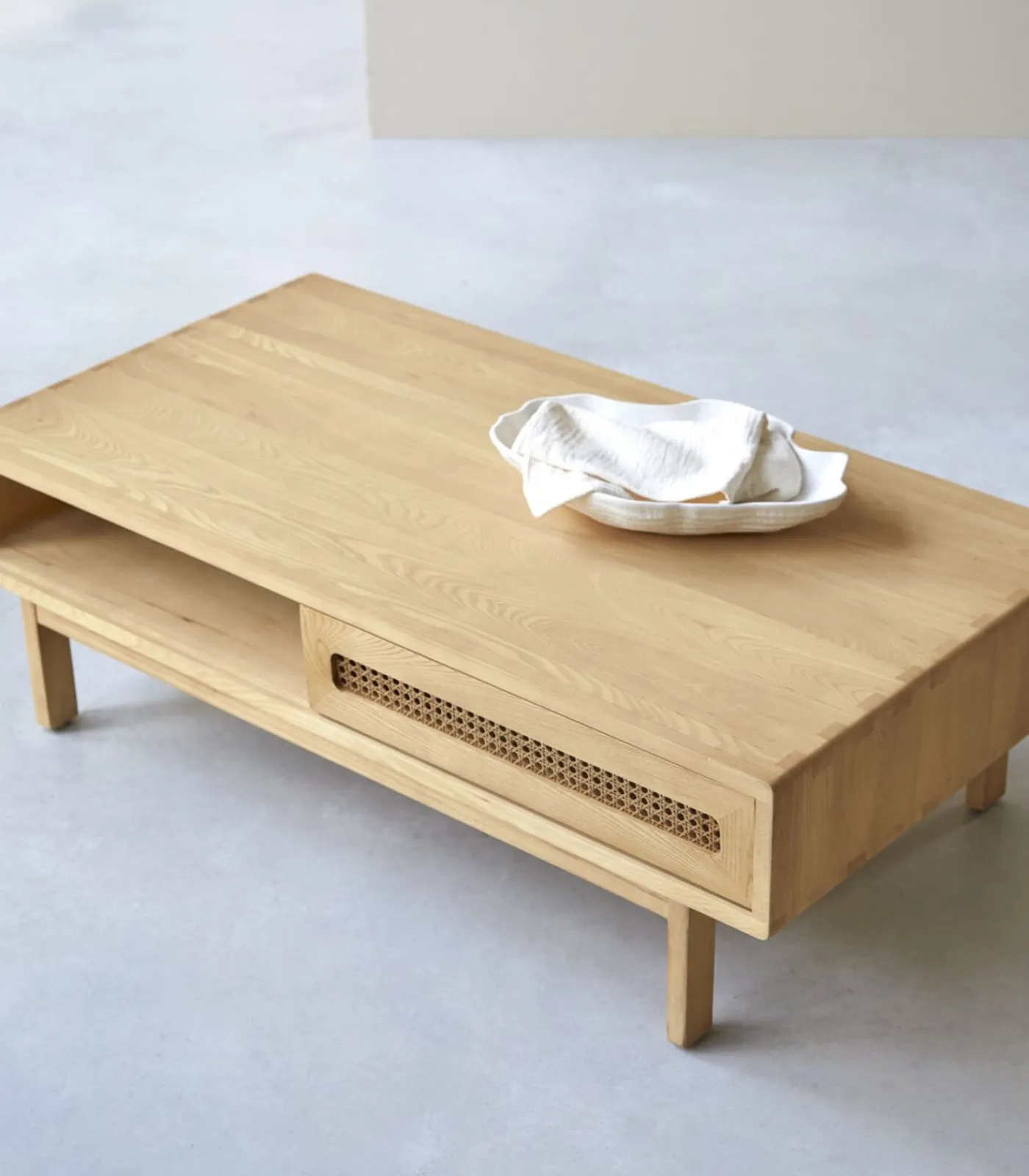 Outlet Luis - Massief iepenhout en rieten salontafel Tafels