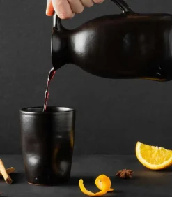 Hot Luxe - Aardewerk - Karaf - Keramiek - Handgemaakt - Anti-drup - Zwart Glazen & Karaffen