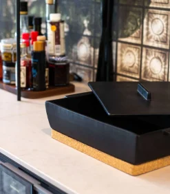 Outlet Luxe - Keramiek - Ovenschaal met deksel - Inclusief onderzetter van kurk - Zwart Bakken