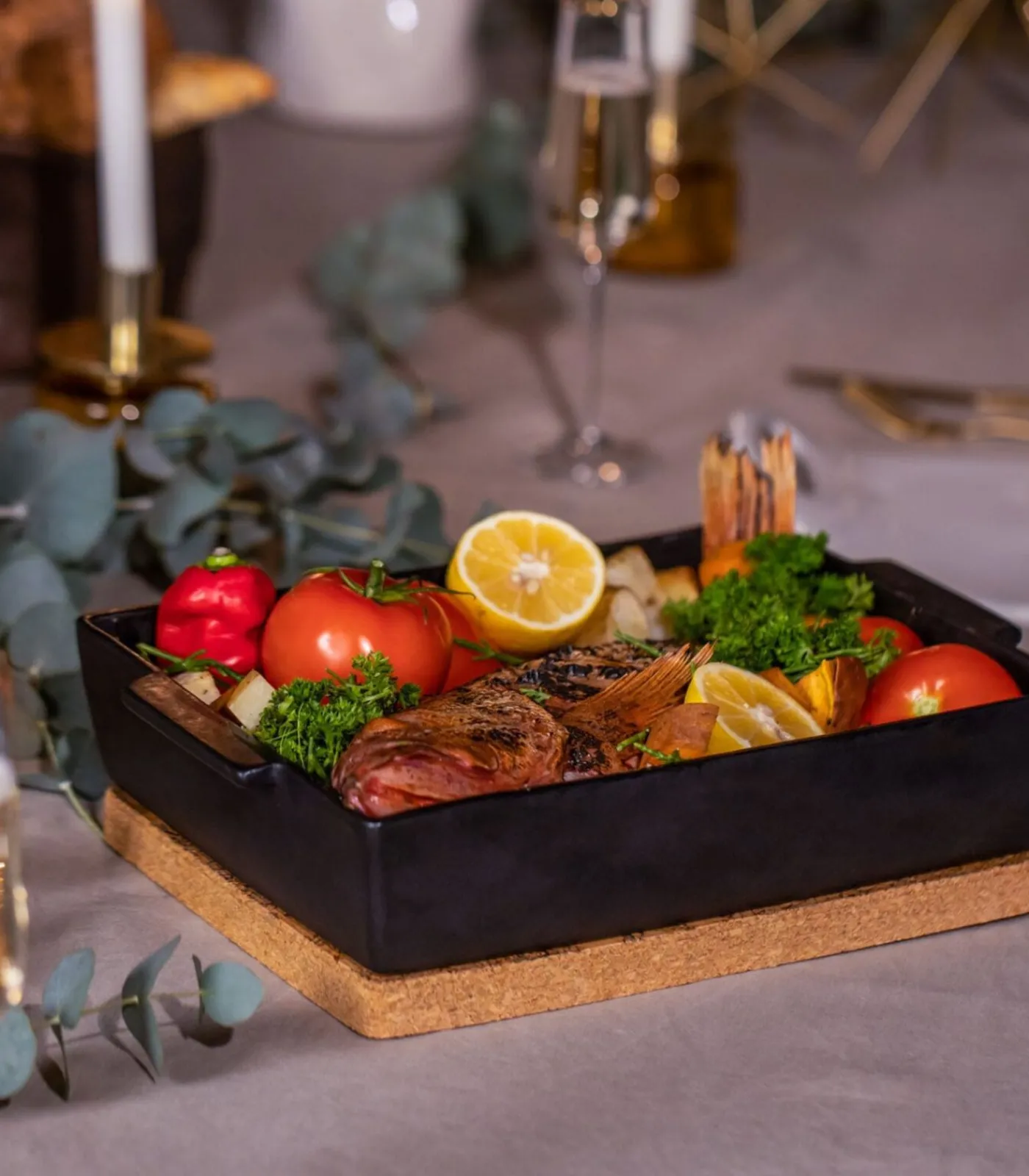 Outlet Luxe - Keramiek - Ovenschaal met deksel - Inclusief onderzetter van kurk - Zwart Bakken