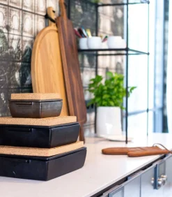 Hot Ovenschotel met deksel en kurk 27x24x10cm zwart Bakken