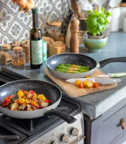 Best Set van 2 koekenpannen met steenmotief Potten & Pannen