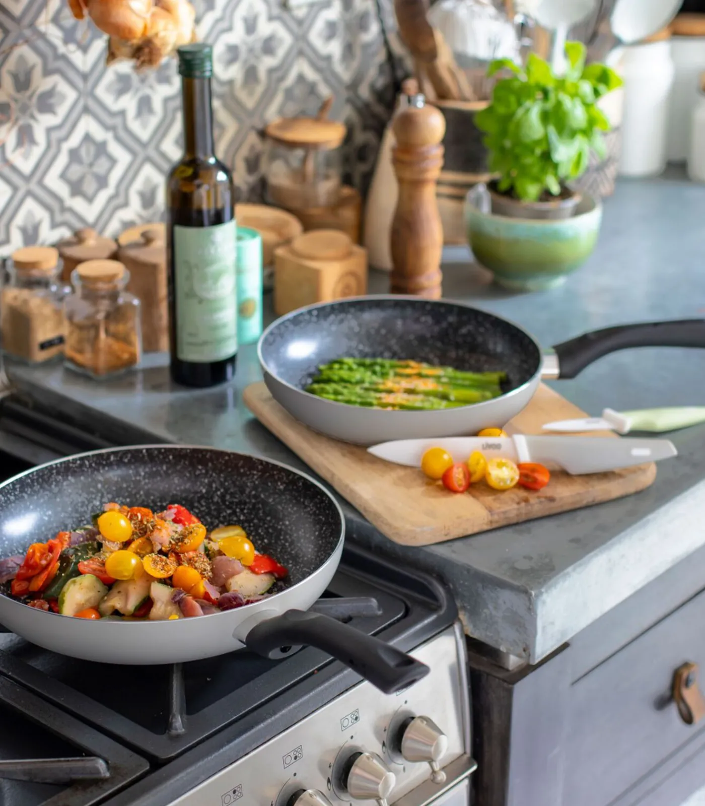 Best Set van 2 koekenpannen met steenmotief Potten & Pannen