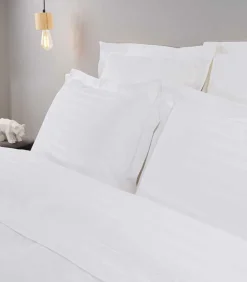 Outlet Set van 2 luxe gestreepte kussenslopen in Wit katoensatijn 65x65 cm Kussenslopen