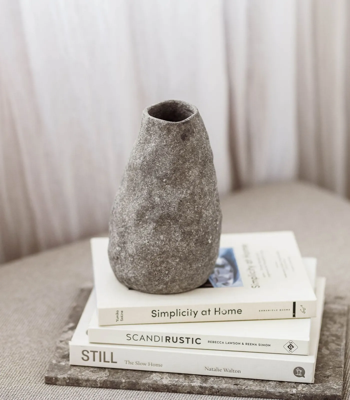 Best Vaas 14,5xH22cm antraciet Cave Vazen