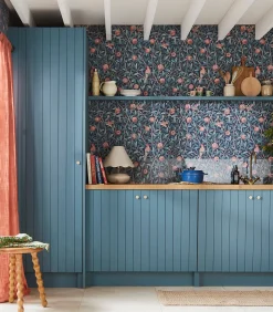 Best Vliesbehang Bird & Pomegranate Navy Blue Wanddecoratie