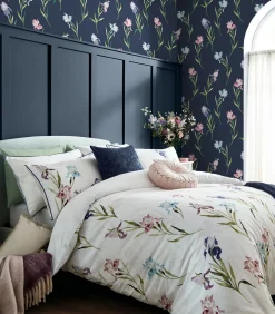 Hot Vliesbehang Hawling Irises Wanddecoratie