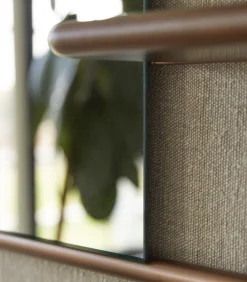 Clearance Wandrek met spiegel in notenhout en messing Félicie Spiegels